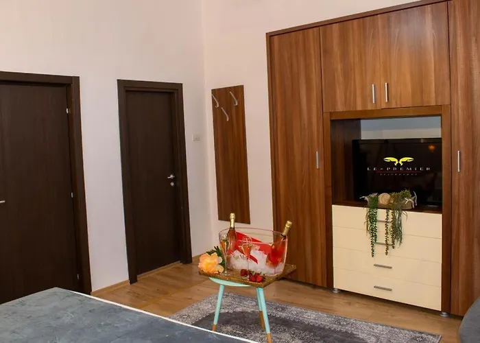 Le Premier Pensiune 3*